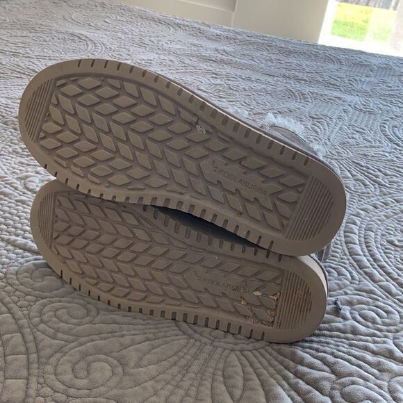 Koolaburra by UGG mini boots, size 6. - Picture 3 of 5